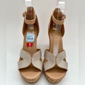 Pretty Material Girl wedge sandals!